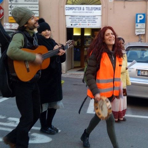 Naga kiirtan: Cantando per le strade
